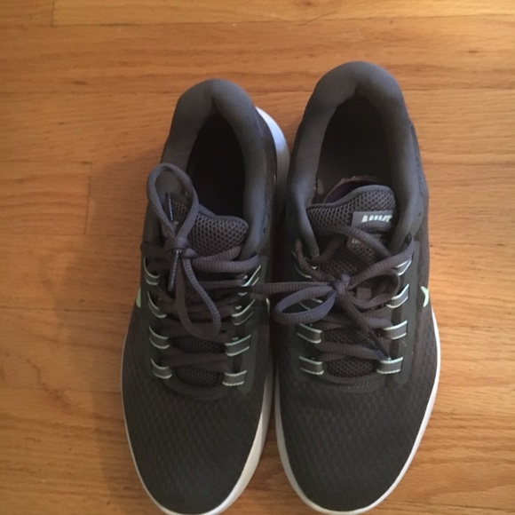 Nike running shoes - Picture 2 of 3